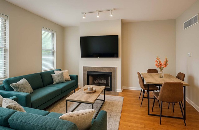 Soulard 2BR w Balcony & Parking