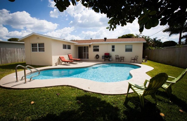 Geräumiges 3/2-Privathaus mit Pool, 1 Häuserblock vom Dreher Park entfernt