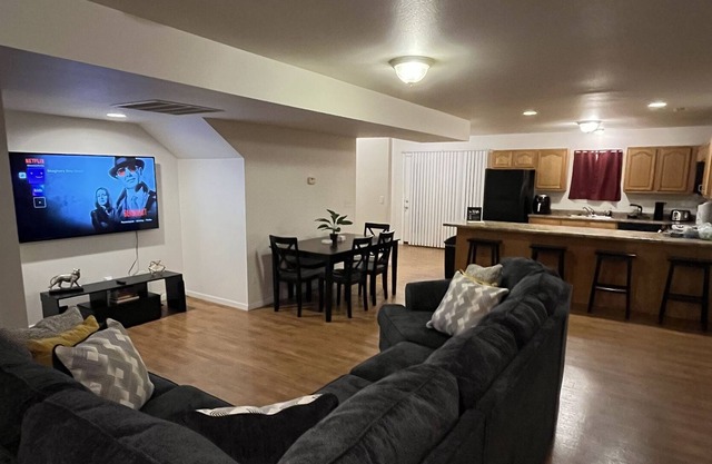 Spacious 3 BD, 2.5 BA home. Comfy and close to Fort Leonardwood