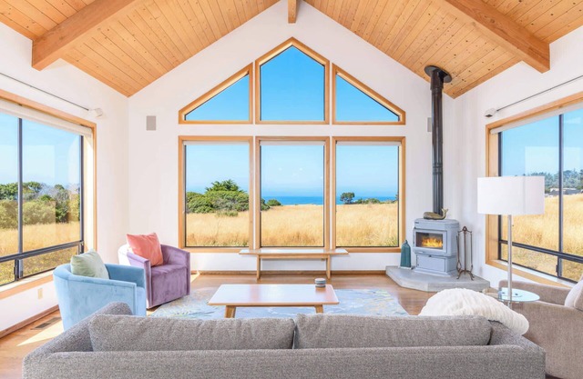 Spacious 3 BD for 6 + Ocean View