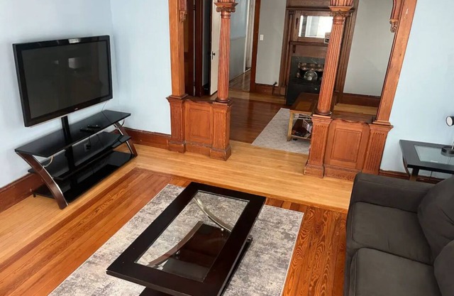 SPACIOUS 3 BDRM APARTMENT 3RD FL W/ DECK OVERSEEING CITY SKYLINE