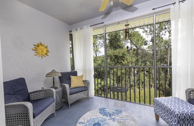 Spacious 3-bed, 2-bath condo fully furnished, minutes from downtown and beaches.