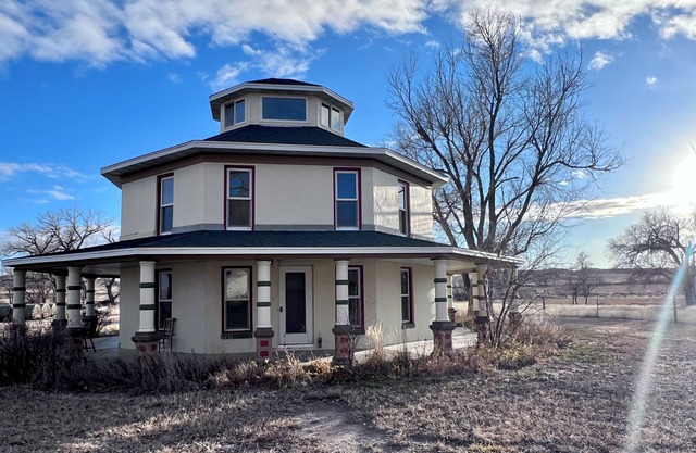 Spacious 3 bed, 3 bath Eastern Colorado Farmhouse Retreat
