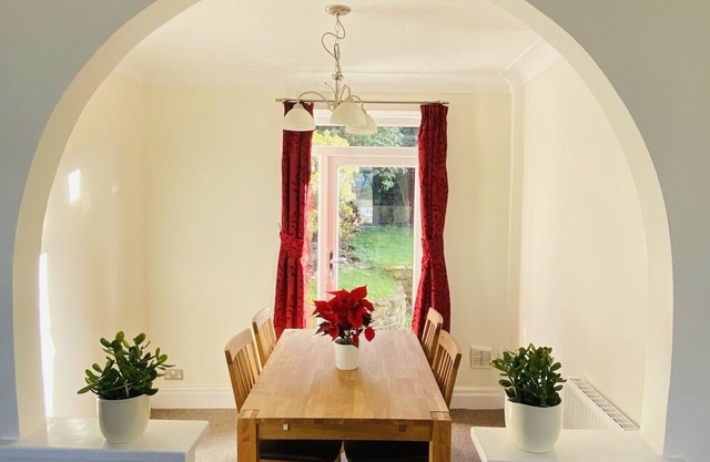 Spacious 3 Bed Property with garden near Manchester City Centre