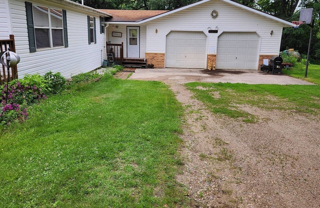 Spacious 3-bedroom house on Birchwood Golf Course one mile north Pelican Rapids