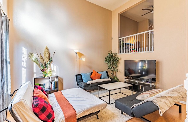 Spacious 3-Bedroom Home with Garage near San Diego Gaslamp, Beach