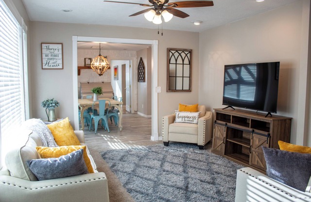 Spacious 3 bedroom 2 bath home less than 25 miles from Bryce Canyon.