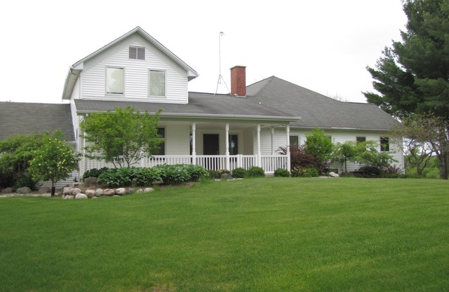 Geräumiges Haus mit 3 Schlafzimmern und 4 Bädern in der Nähe des Manistee National Forest