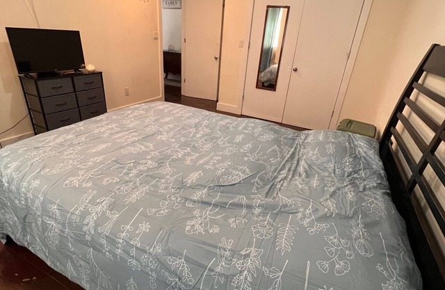 Spacious 3-bedroom apartment with WiFi, AC in lovely New York