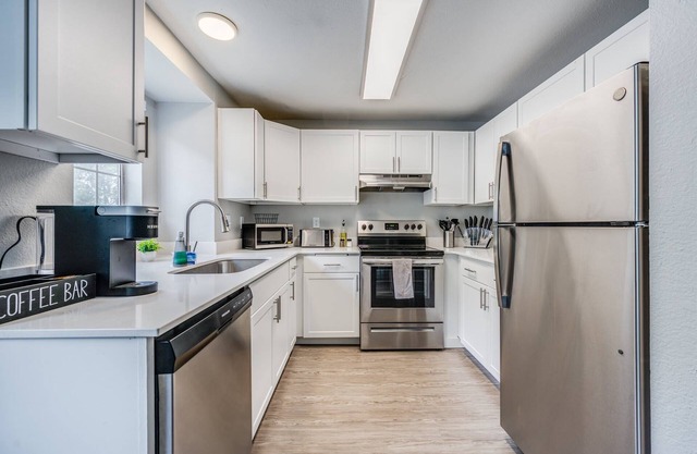 Spacious 3 Bedroom Apartment in Puyallup, WA | Ideal for Families & Groups