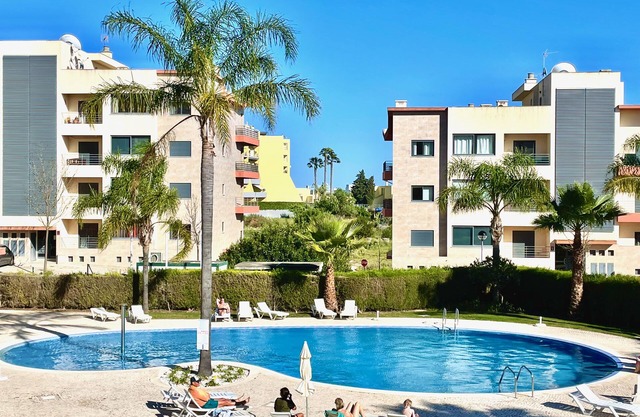 Spacious 3-bedroom apartment with private pool - next to Lagos Marina