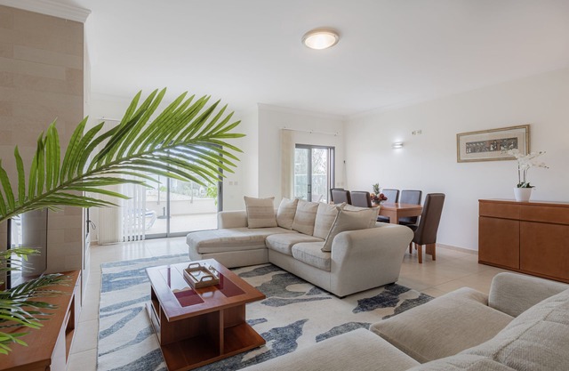 4-Zimmer-Wohnung in der Nähe von Lagos Marina und Meia-Praia Beach, 42925 / AL