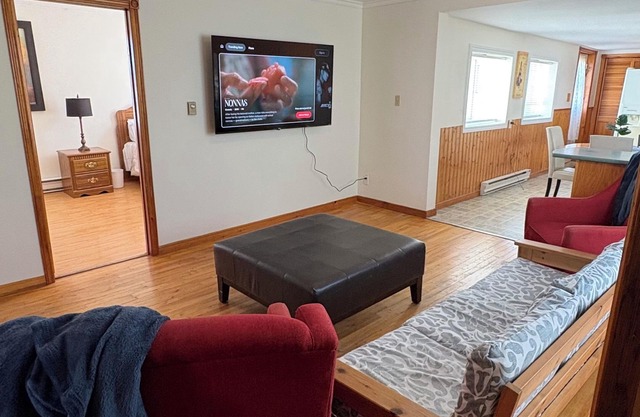 spacious 3 bedroom-5 beds-wifi-parking available