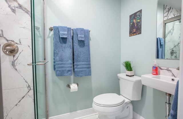 Spacious 3 bedroom Condo 15 Minutes to Downtown