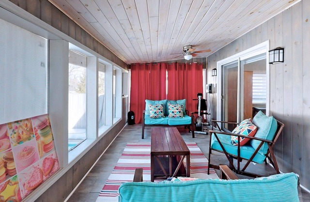 Spacious 3-Bedroom Cottage with Pool & Hot Tub