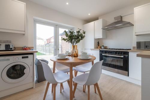 Spacious 3-Bedroom House near Elland Rd Stadium & Leeds City, Ideal for Contractors & Long Stays - NordStay
