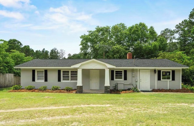 Spacious 3-bedroom home in natural setting