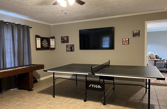 Spacious 3 bedroom home near Amphitheater/Baseball/shopping and much more