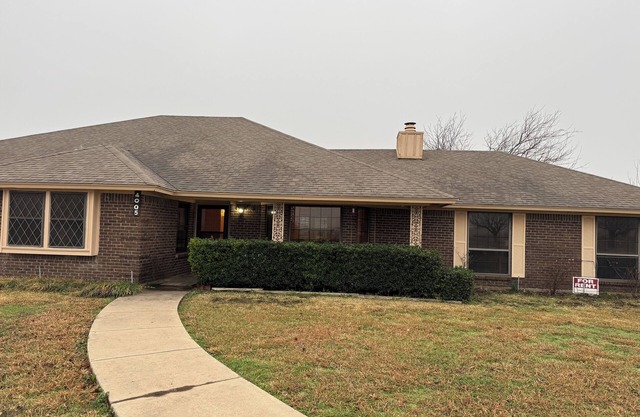 Spacious 3-bedroom house located on quiet 10-acres in north Cleburne near Joshua