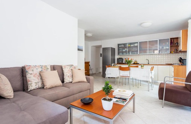 Spacious 3-Bedroom Apartment with Courtyard in Tempio Pausania - Perfect for Families