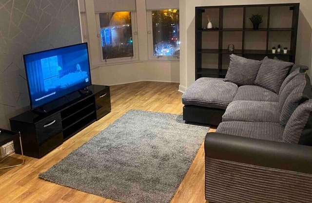 Spacious 3 Bedroom Maisonette