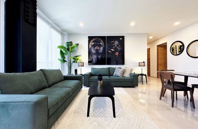Spacious 3-bedroom apartment with WiFi, fitness room in charming Juriquilla