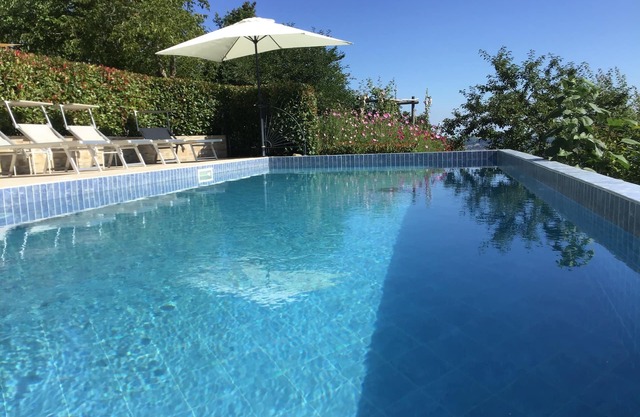 Geräumiges Apartment zur Selbstverpflegung mit 3 Schlafzimmern, einem Pool und Panoramablick.