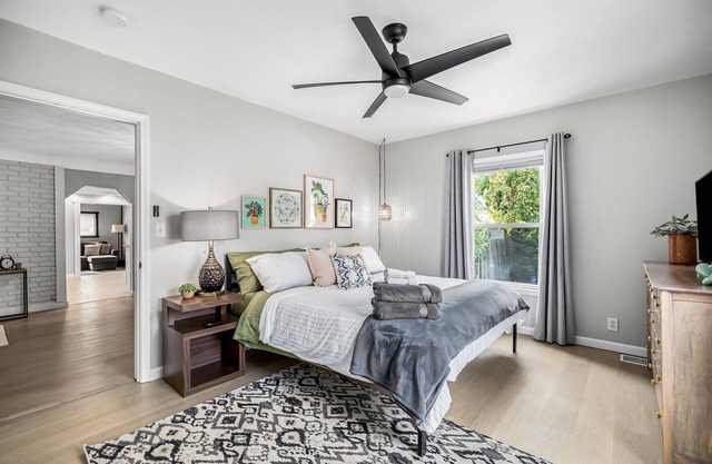 Spacious 3 Bedroom | Sleeps 7 | Central Location