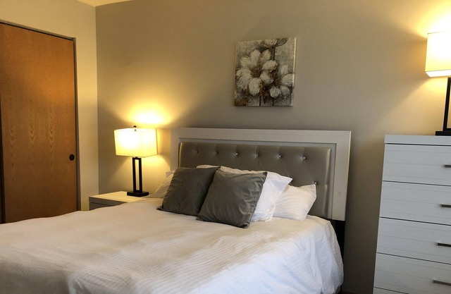 Spacious 3 bedroom Apartment in Bloomington