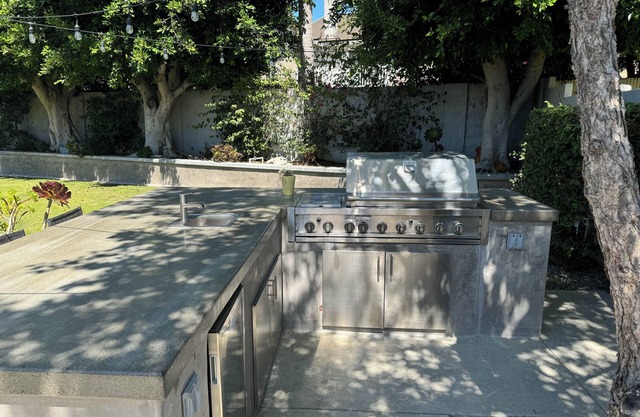 Spacious 3 Bedroom Lake Forest home close to all Attractions in Southern CA.