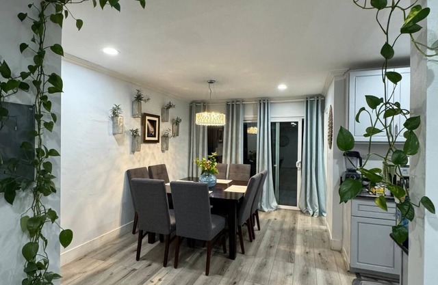 Spacious 3-bedroom condo in lovely Walnut Creek with WiFi, AC