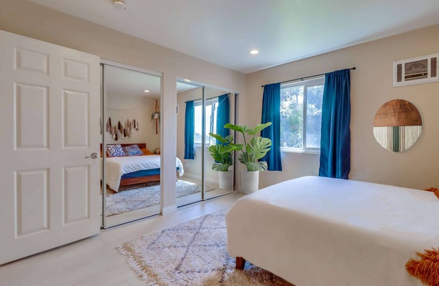 Spacious 3-BR 2-Bath Family Condo w/Pool & Free Parking, near Shopping Center