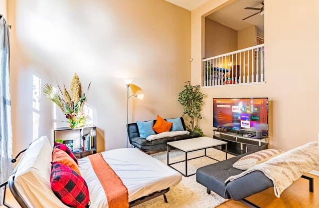 Spacious 3-BR Home w Garage near Gaslamp, Beach