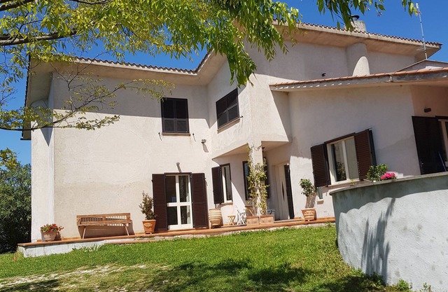 geräumige (300 m2) Villa mit privatem Pool (12x6)