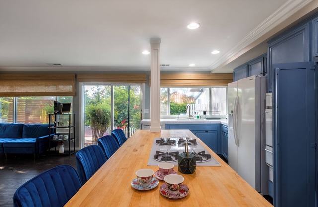 Spacious 3BR/2BA Hilltop Retreat: Arcade & Gym!