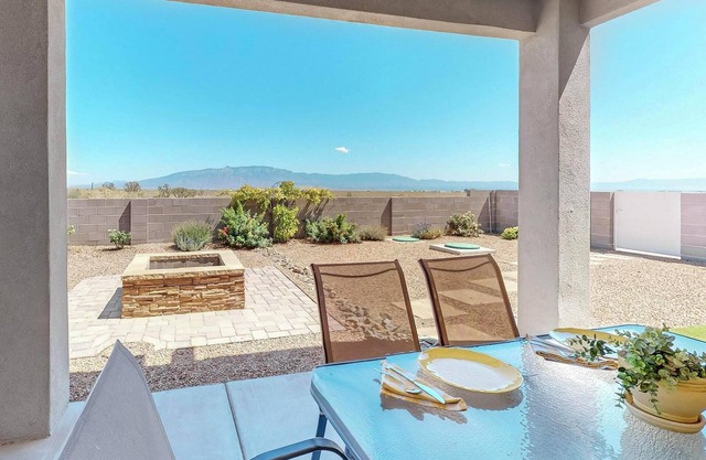 Spacious 3BR 2BA with Mountain Views. Garage included.