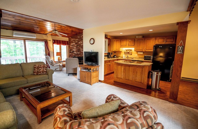 Spacious 3BR - 5 mins to Echo Lake & Storyland - Comfy & perfect for Families!