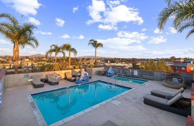 Spacious 3BR Getaway – Minutes Downtown & Beaches!