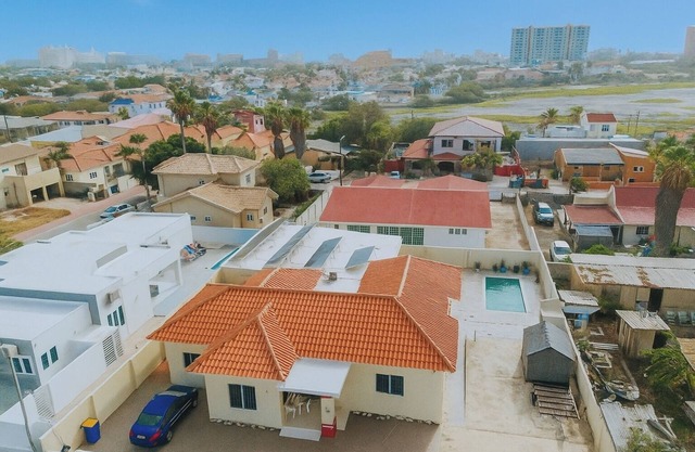 Spacious 3BR Home w/ Pool Near Palm Beach