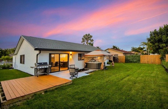 Spacious 3BR Home w/ Hot Tub, BBQ & Parking
