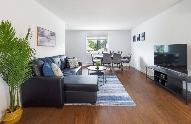Spacious 3BR Pet-Friendly Apartment in Bobcaygeon