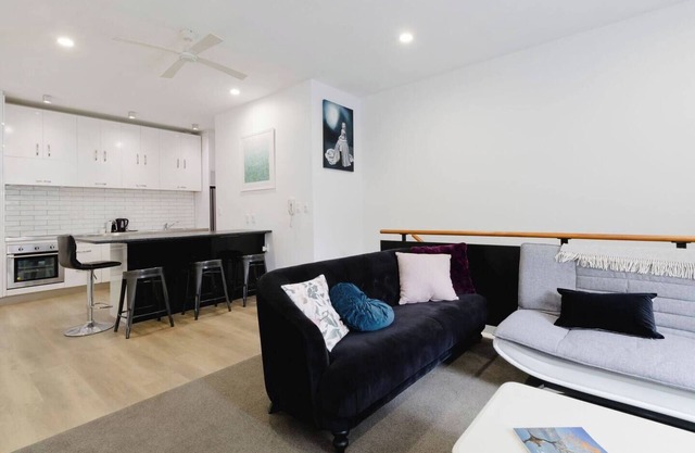Spacious 3BR Retreat | City Fringe + Free Parking