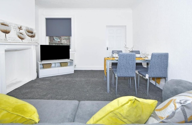 Spacious 4 Bed Stoke-on-Trent near Alton Towers