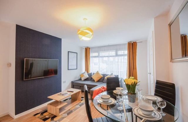 💎Spacious 4 Bed House, City Centre -Parking Avail
