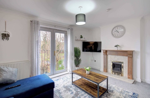 Spacious 4 Bed Preston Home with Garden & Parking