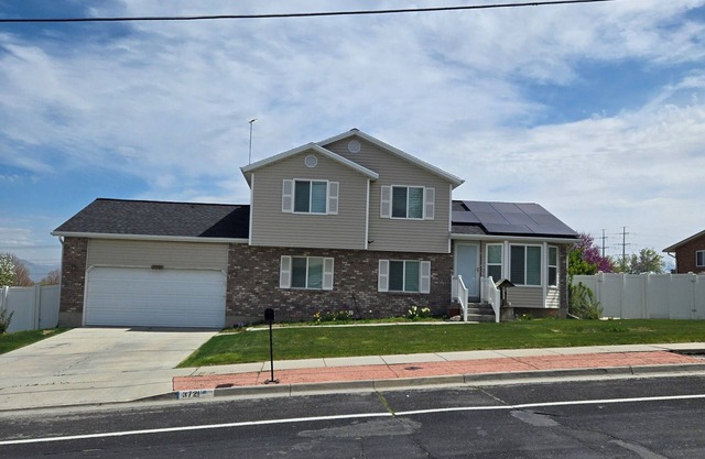 Spacious 4-bedroom house with AC, WiFi in terrific West Valley City