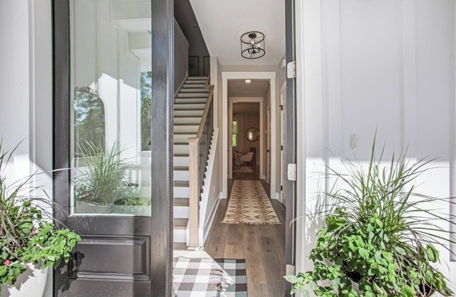 Spacious 4-bedroom n charming Mount Pleasant with fitness room, 2nd primary