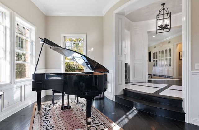 Spacious 4-bedroom house with Game Room