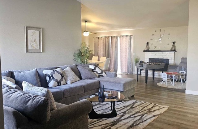 Spacious 4-bedroom house with WiFi, AC in welcoming Moreno Valley