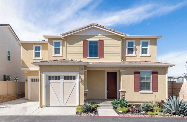 Spacious 4-Bedroom Retreat with AC & WiFi in Scenic Valley Center